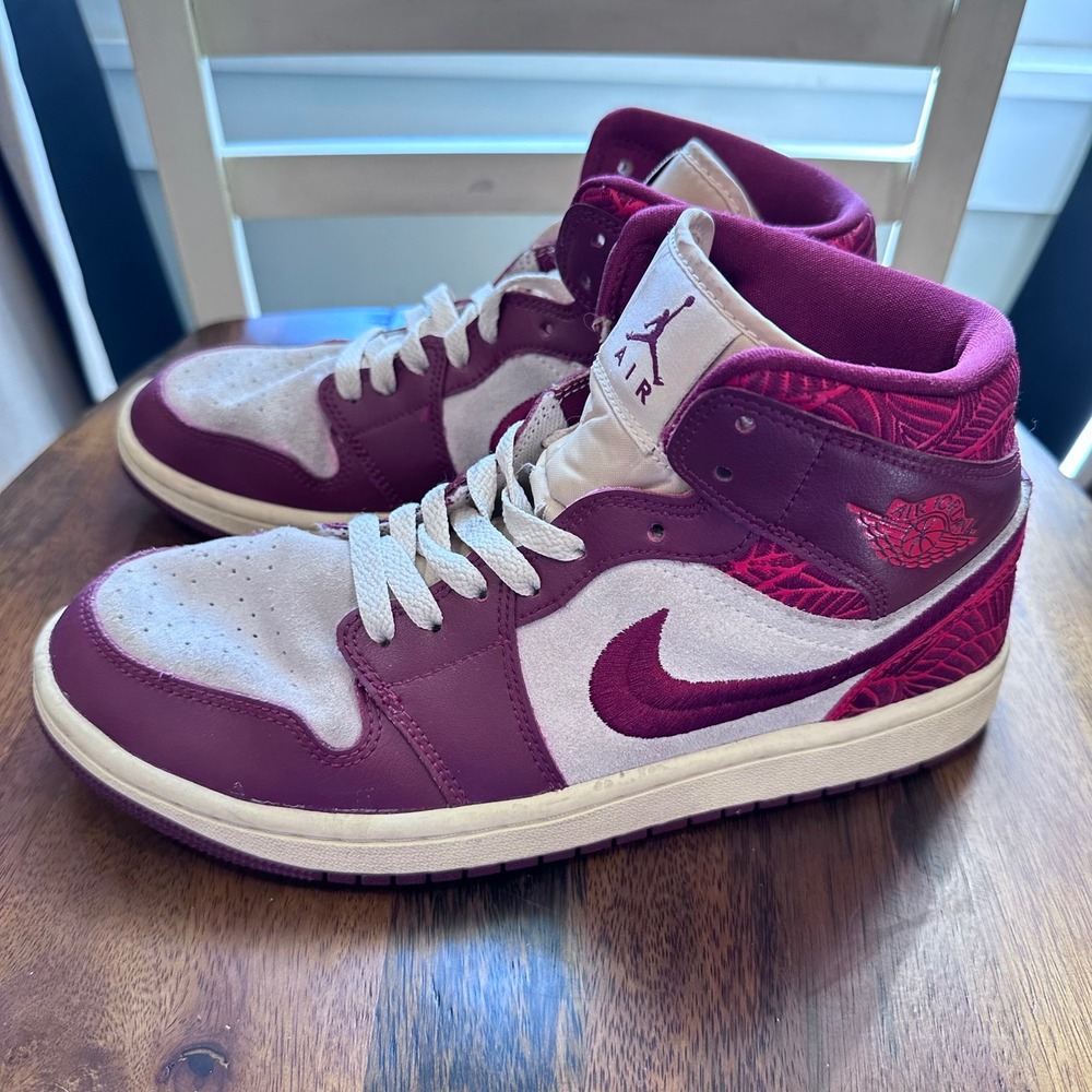 Nike Air Jordan 1 Mid SE Women 9.5 Wild Berry White Embroidered Tiki Leaf